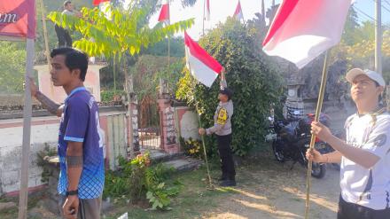 Pemasangan Bendera Di Monumen Perjuangan serta Kantor Perbekel Desa Bungkulan